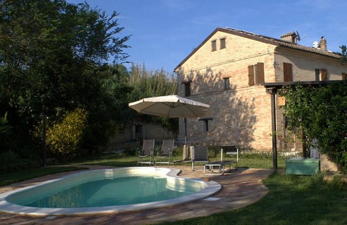 Macerata Apartment | Farmhouse with pool in the Marche region. Farmhouse with swimming pool in the Marche