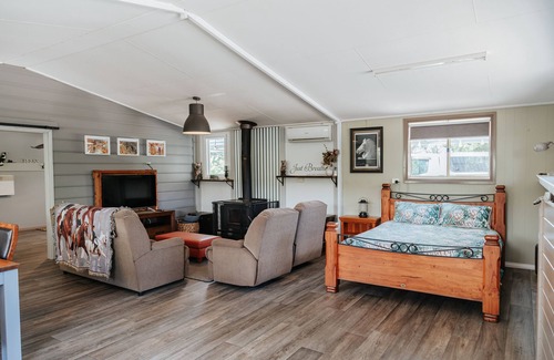 Blampied Other | Farmstay RetreatnFamily cottage Child & Pet friendly ornOma's romantic Retreat