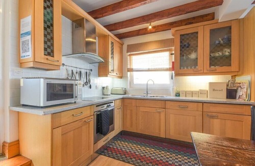 Seahouses Cottage | FARNE LOOKOUT, pet friendly, with a garden in Seahouses