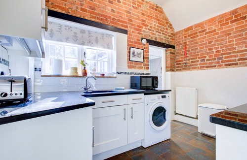 Crondall Cottage | Farnham Cosy Country Cottage