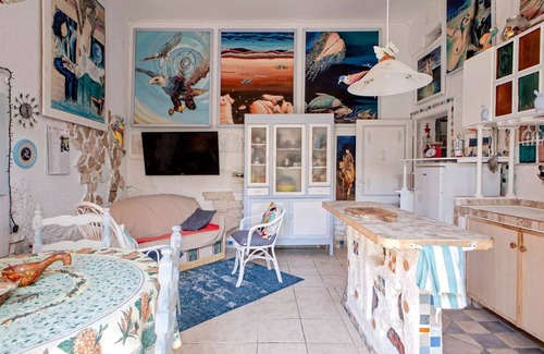 Vada Apartment | FASCINATING VACATIONS IN 'ART -