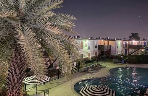 Brookhollow Apartment | Fashionable stylish apartment near Galleria