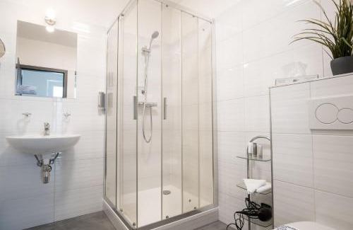 Hunerbach Hotel | Fast Lane Hotel