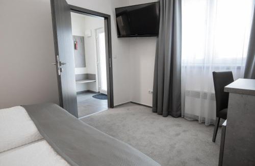 Hunerbach Hotel | Fast Lane Hotel