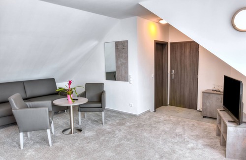 Hunerbach Hotel | Fast Lane Hotel
