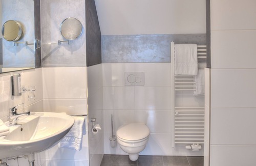 Hunerbach Hotel | Fast Lane Hotel