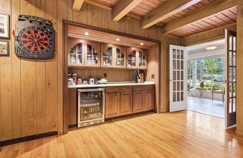 Rockford House | Father of the Bride Private Estate with Pool & Hot Tub - Sleeps 25