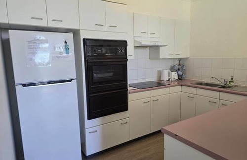 Mollymook Beach Apartment | Fathoms 1 Summary: Gr
