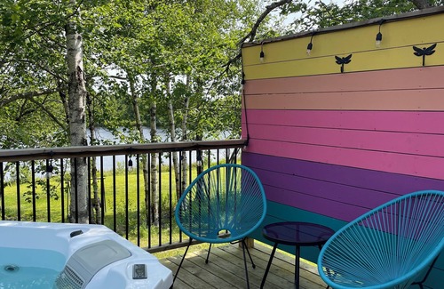 Erbs Cove Apartment | Fauna studio on the lake - minutes from St Martins!