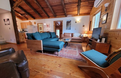 Mazama Cabin | Fawn Creek Hideaway-Dog Friendly, Close to Mazama!