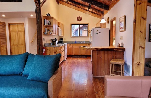 Mazama Cabin | Fawn Creek Hideaway-Dog Friendly, Close to Mazama!