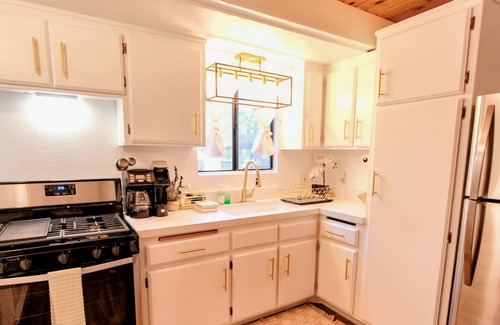 Fawnskin Cabin | Fawnskin Forest Cabin 2BR Fireplace and BBQ Pet Friendly Near Lake