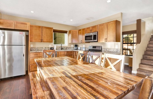 Fawnskin Cabin | Fawnskin Group Duplex Chalet- Hot Tub- Games-