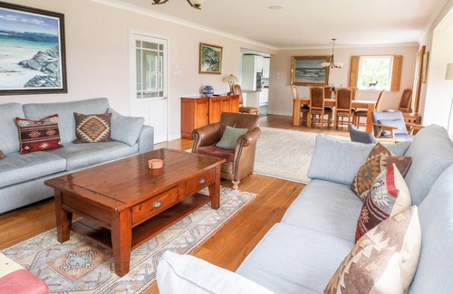 Slate Islands Cottage | FEARNACH BAY HOUSE, family friendly, with open fire in Kilmelford