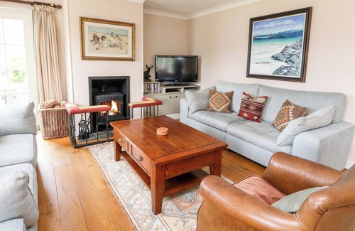 Slate Islands Cottage | FEARNACH BAY HOUSE, family friendly, with open fire in Kilmelford