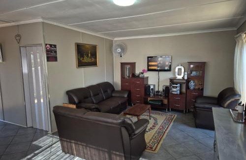 Fichardt Park Apartment | Feather Rest