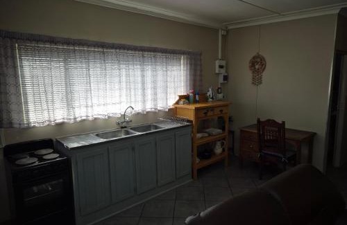 Fichardt Park Apartment | Feather Rest
