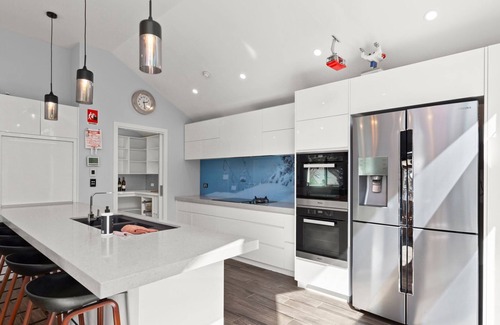Thredbo Ski Chalet | Feathers Lodge - Spacious Mountain Retreat