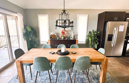 Tibbett's Turn House | Featherstone - Upstairs Beach Front Apartment