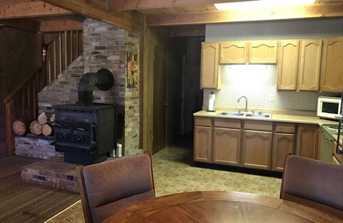 Featherville Cabin | Featherville Mountainside Cabin (Great for families) 4 bedroom + 1 loft