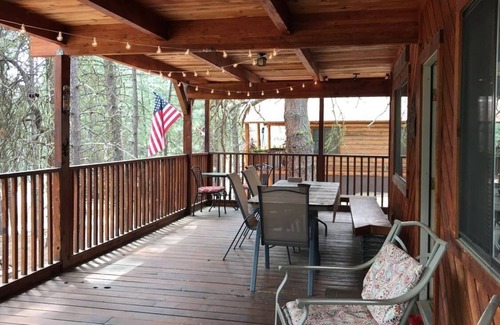 Featherville Cabin | Featherville Mountainside Cabin (Great for families) 4 bedroom + 1 loft