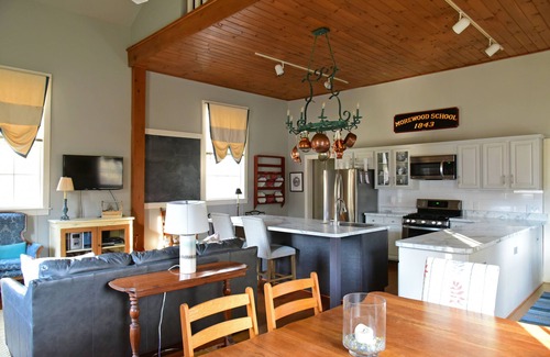 Pittsfield House | Featured in a Home & Garden TV Special 30 South Mountain Road