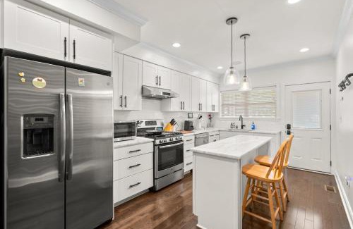 Riverside House | Federal Hill Luxury with Parking & Harbor View Rooftop