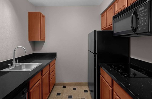 Folsom House | Feel at Home! 1 BR Suite w/Workspace & Wi-Fi, Near Intel & Agilent Offices!