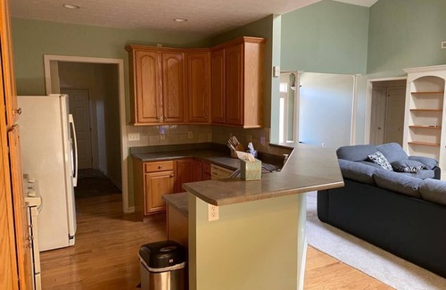 Vandalia House | Feel At home 13 minutes from Dayton International Airport