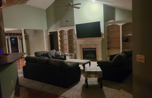 Vandalia House | Feel At home 13 minutes from Dayton International Airport