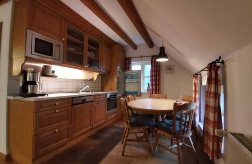 Großwurden Condo | Feel-good oasis right by the sea with a beautiful garden and mature trees