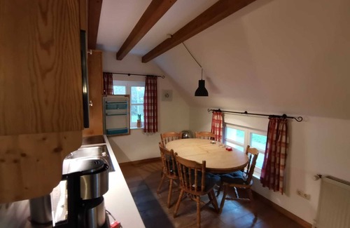Großwurden Condo | Feel-good oasis right by the sea with a beautiful garden and mature trees