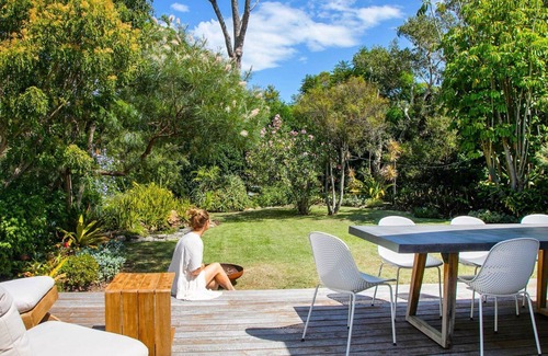 Macmasters Beach House | Feel the Aroha, feel the love, at this beautiful beach haven.