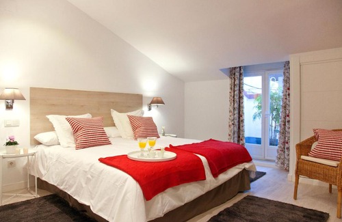Moncloa - Arguelles Apartment | Feelathome Madrid Suites Apartments