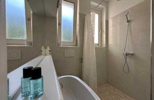 Ebreichsdorf Apartment | FeelHome-GolfClub-Balkon-4 Gäste-WiFi-Smart TV