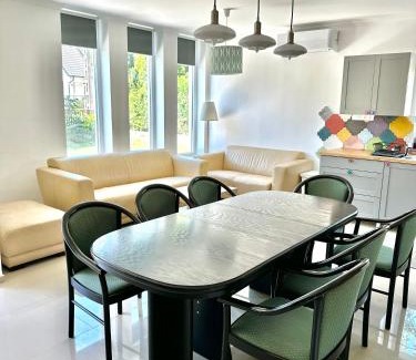 Balatonakarattya House | Feleségem Akarattya Vendégház