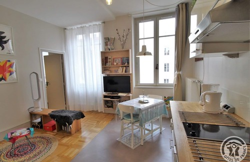 Moliere - Edgard Quinet Apartment | Fenêtres sur Cour 2