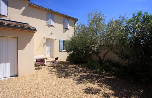 Saint-Quentin-la-Poterie Villa | Fenced villa, 4 people, garden, St-Quentin-la-Poterie 4km from historic Uzès,