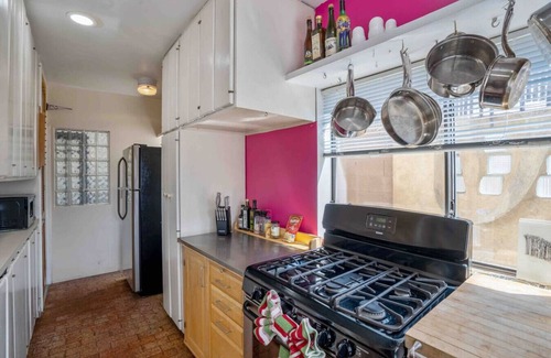 University Heights House | Fenced yard|Dogs accepted|Sleeps up to 4