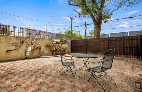 University Heights House | Fenced yard|Dogs accepted|Sleeps up to 4