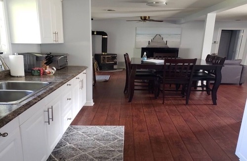 Baddow Cottage | Fenelon Falls Riverside Cottage