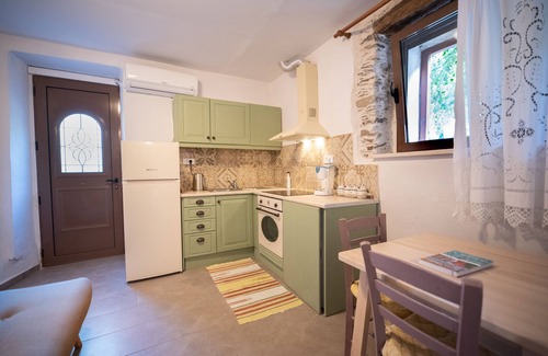 Livadia Apartment | Feneri 3 -Cozy rustic Apt 20' from Elafonisi beach