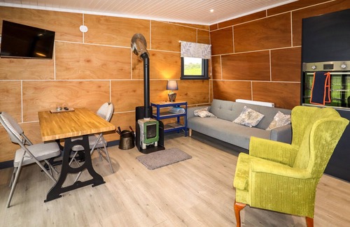 Cilcain Cottage | FENLLI, romantic, country holiday cottage, with hot tub in Cilcain