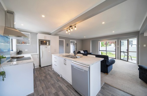 Te Anau House | Ferg Escape - Te Anau Holiday Home