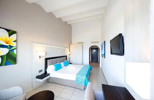 Sant Jordi de Ses Salines Hotel | FERGUS Style Bahamas