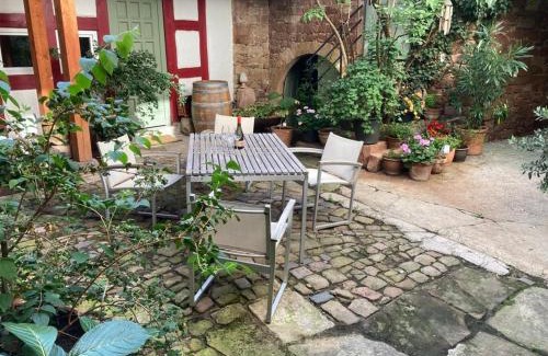 Neustadt-Hambach Apartment | Ferienwohnung Unterm Schloß