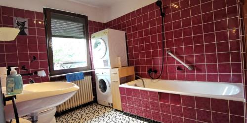 Kassel House | Ferien Haus für 6 Pers mit privat Küche Bad WC und Garten Top Lage in Kassel Wilhelmshöhe