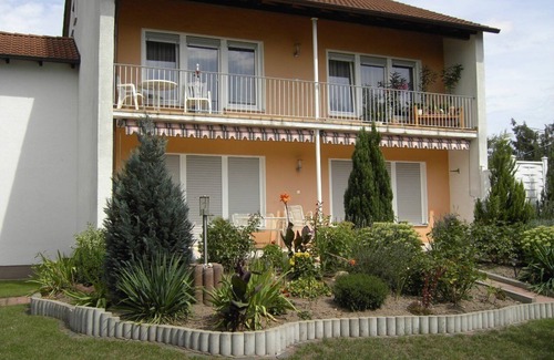 Zirndorf Apartment | Feriendomizil am Waldrand mit Balkon