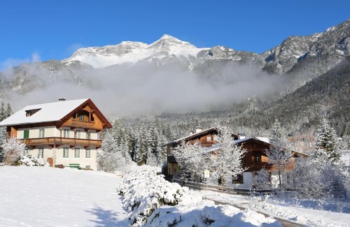 Steinberg am Rofan House | Ferienhaus am Bach, Design und Sauna