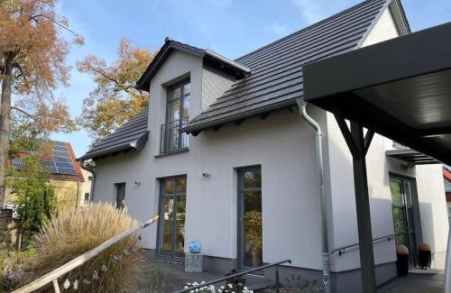Marquardt House | Ferienhaus Ferienwohnung Potsdam DieGaLerie am Schlosspark Marquardt